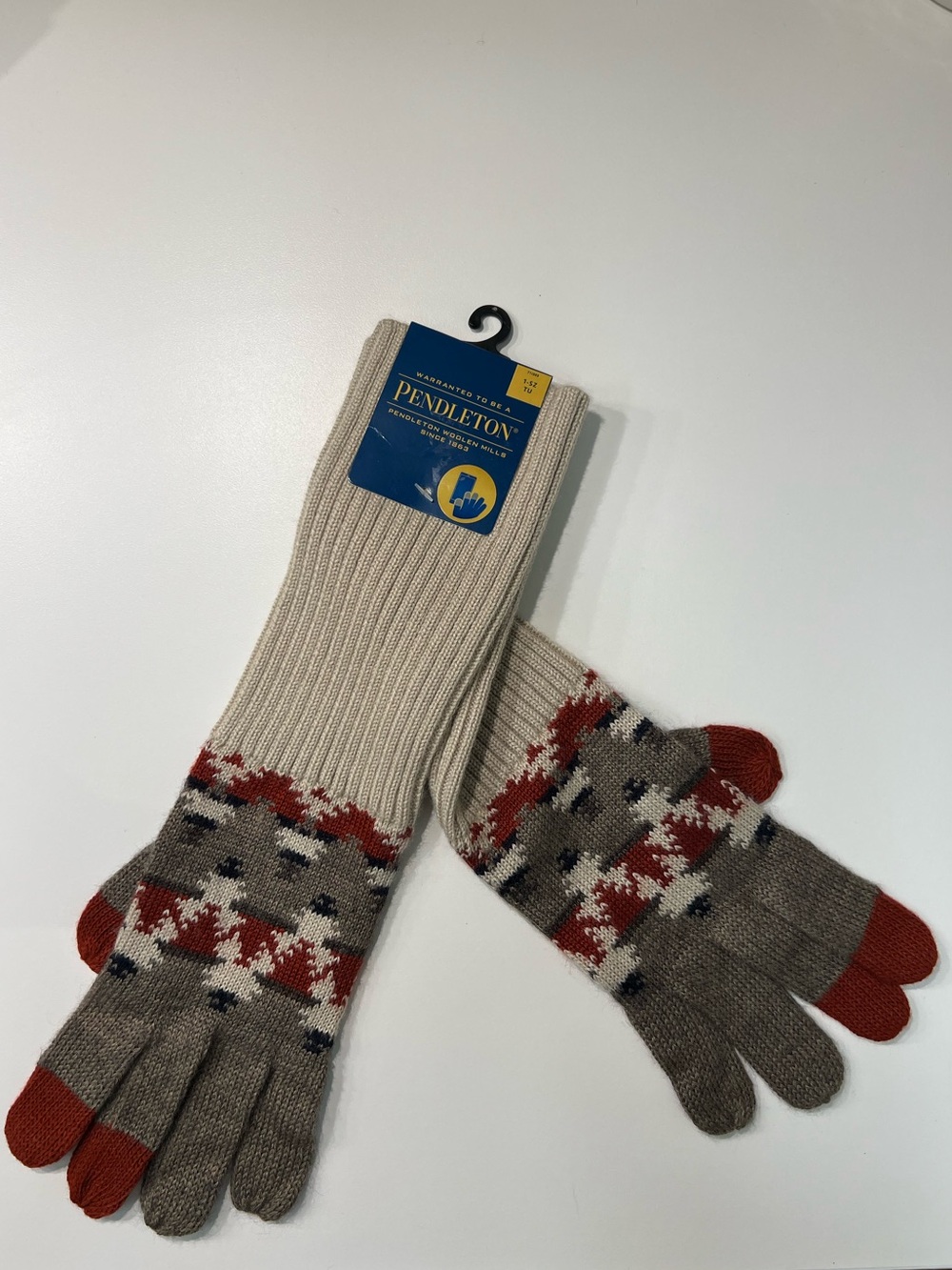 Pendleton Woolen Mills Gloves in Chief Joseph pattern